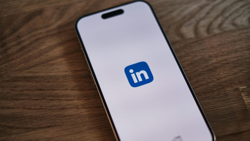 gros plan sur application mobile linkedin