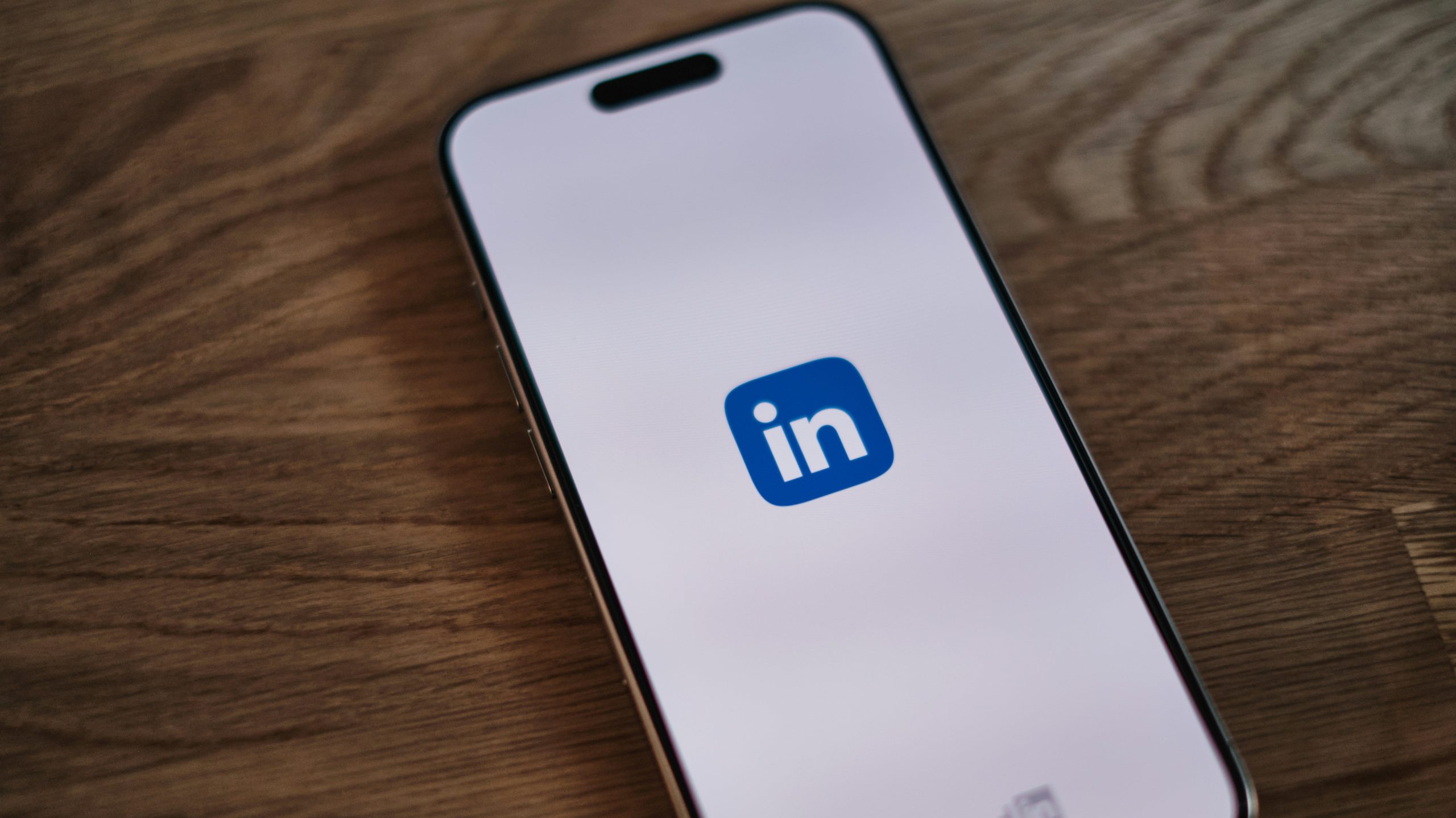 gros plan sur application mobile linkedin